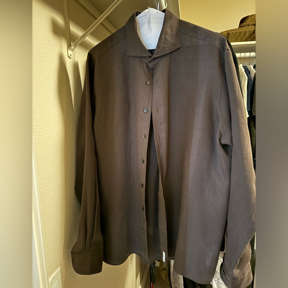 Suit Supply: Brown linen button down shirt. Size L : 16 1/2 neck. Relaxed fit.